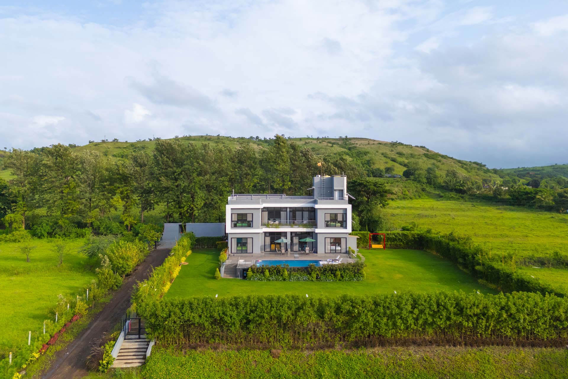 El House 3